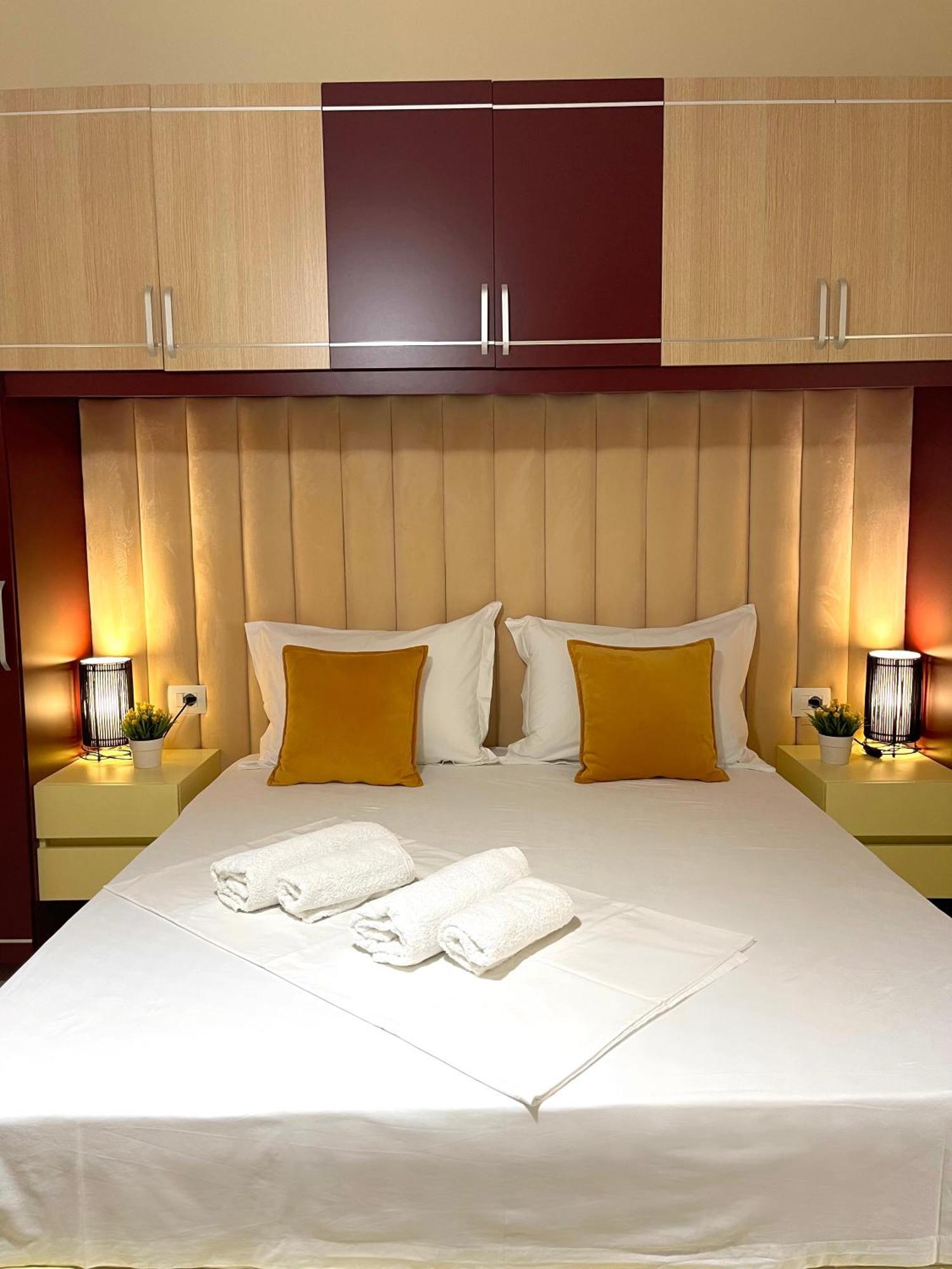 Melina Apartments Sarandë Buitenkant foto