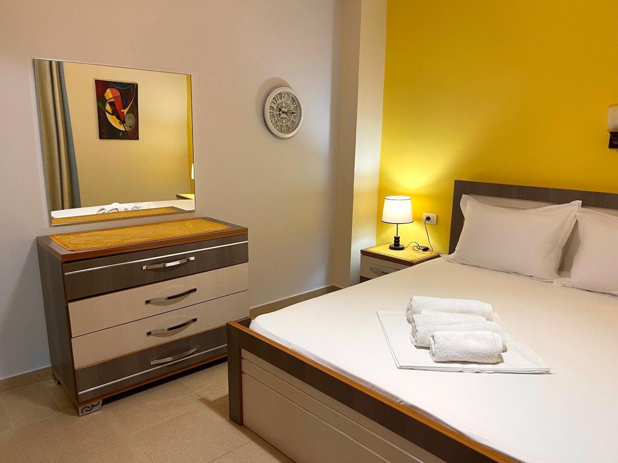 Melina Apartments Sarandë Buitenkant foto