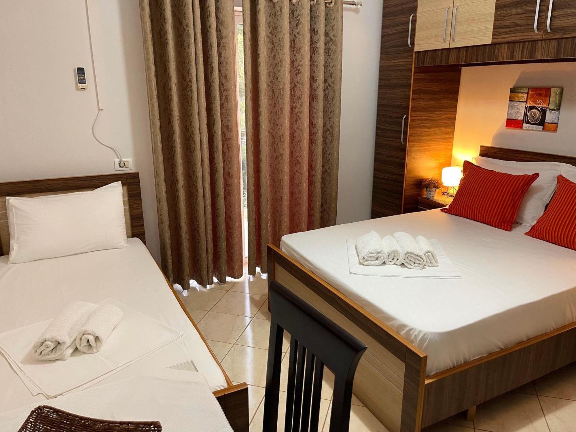 Melina Apartments Sarandë Buitenkant foto