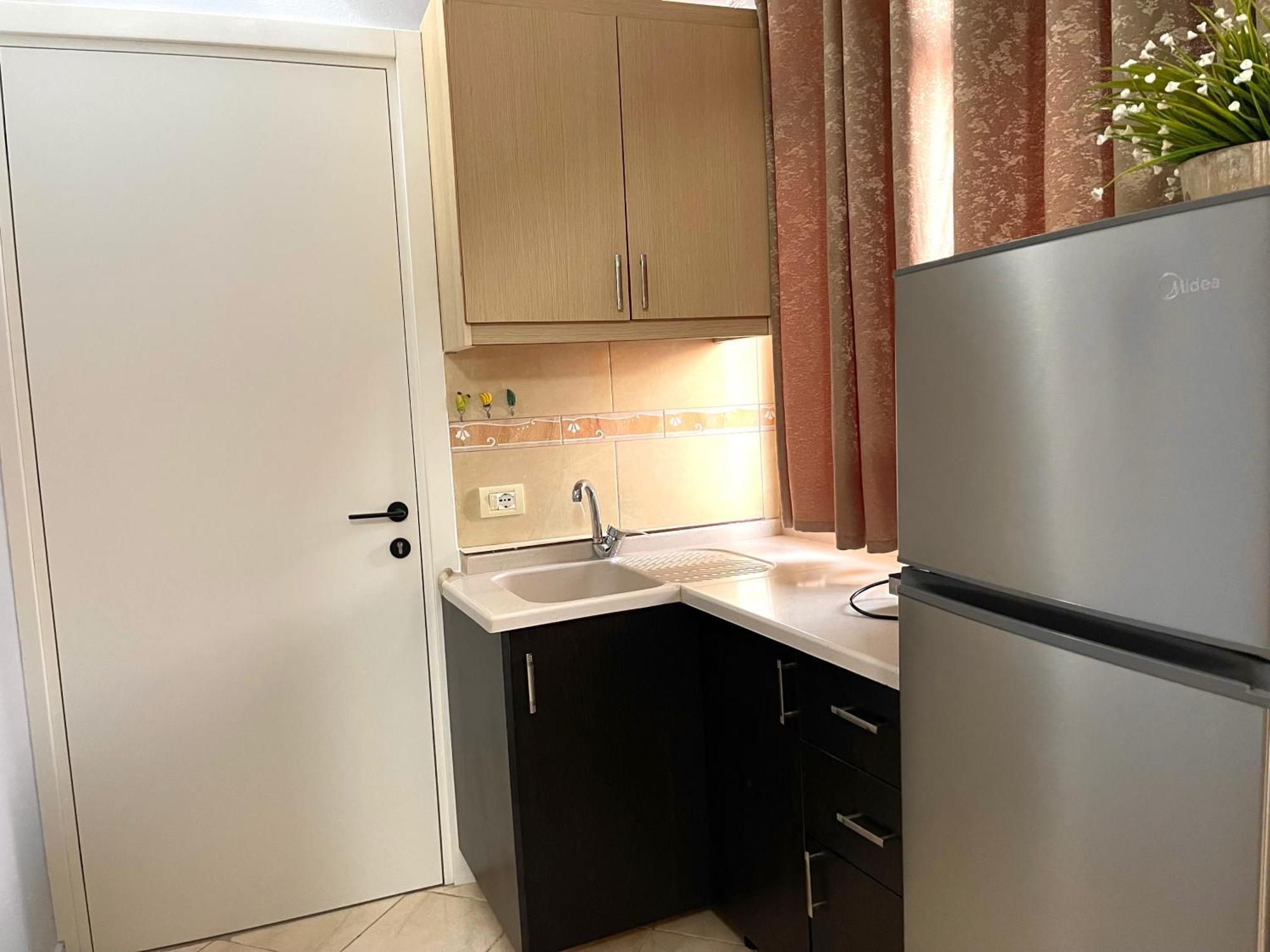 Melina Apartments Sarandë Buitenkant foto
