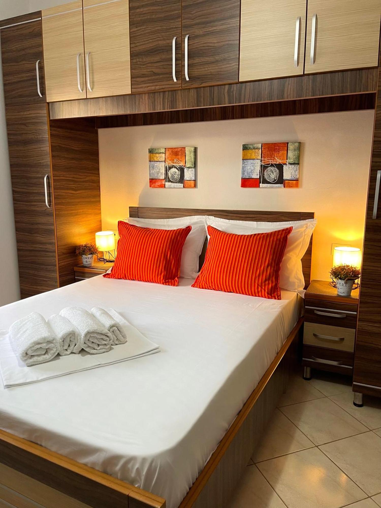 Melina Apartments Sarandë Buitenkant foto